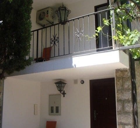 Charmantes Steinhaus mit 2 Schlafzimmern in Perazica Do, Budva Riviera | Immobilien Montenegro