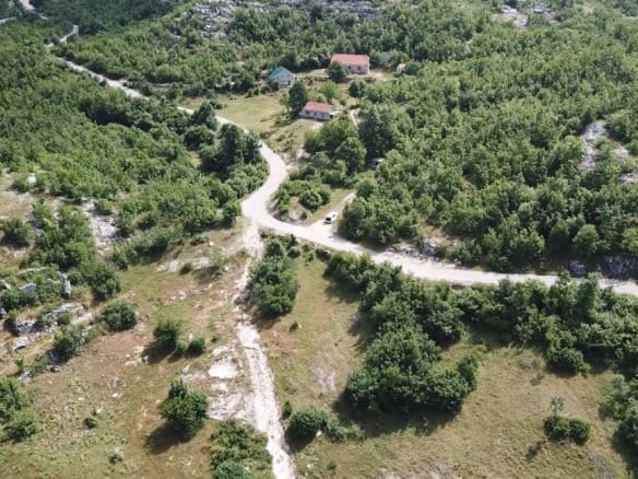 Участок земли в Вилуси, Черногория