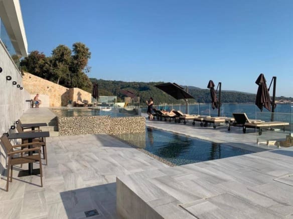 Wohnungen mit Meerblick in Dobra Voda, Bar zu verkaufen