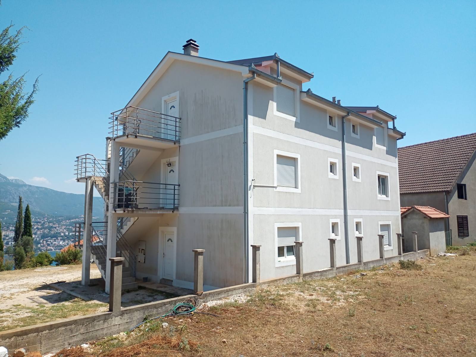 Igalo yakınında satılık villa