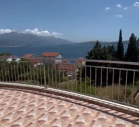 Baošići'de Satılık Ev