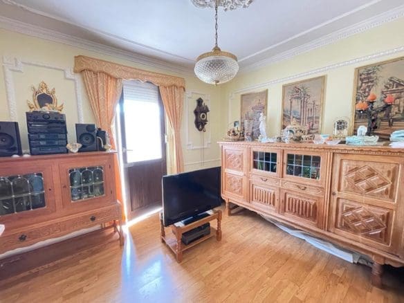 Sutomore'de Deniz Manzaralı Ev