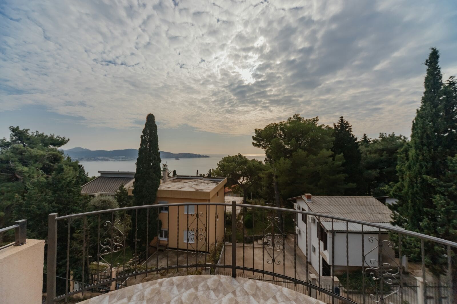 MREproperty (1) The house with sea view in Bar