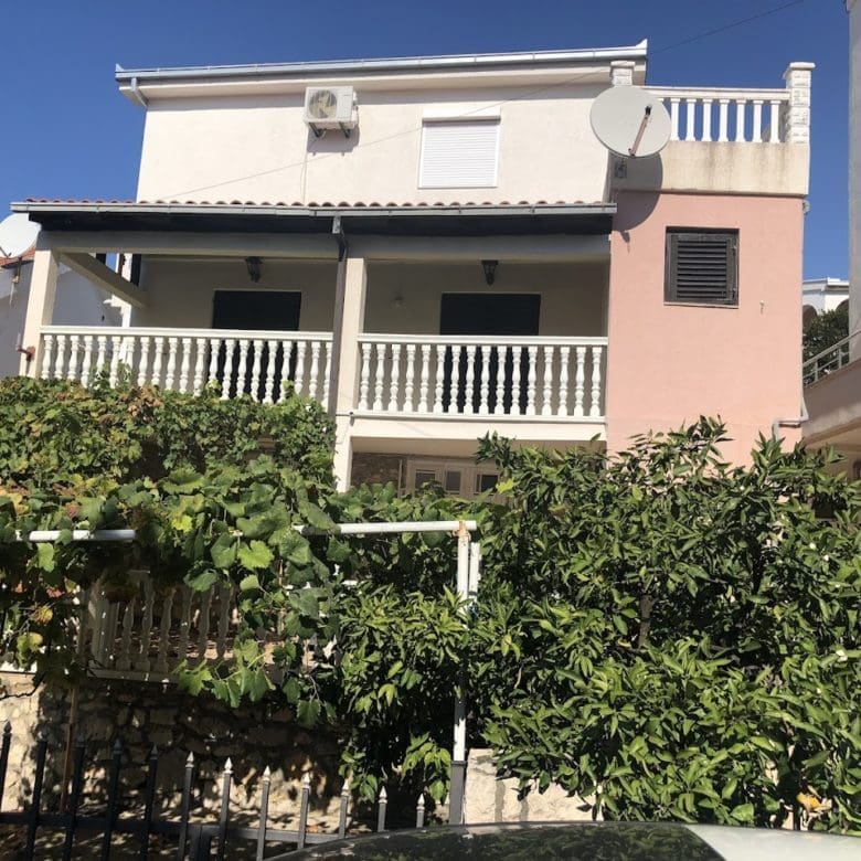 Savremena kuća na prodaju u Utjehi