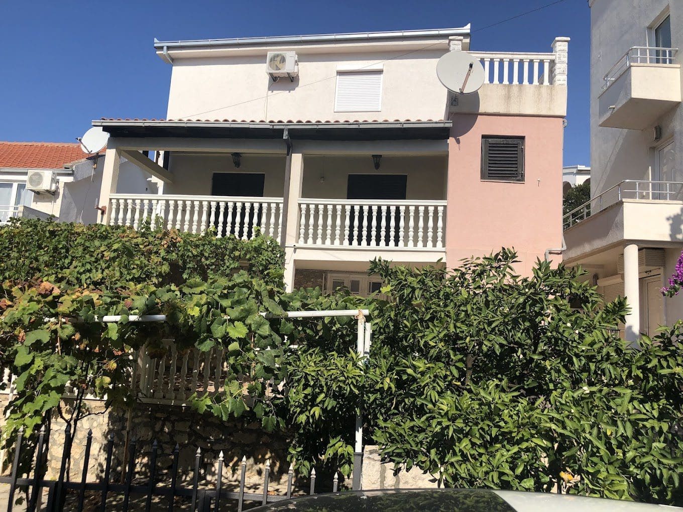 Savremena kuća na prodaju u Utjehi