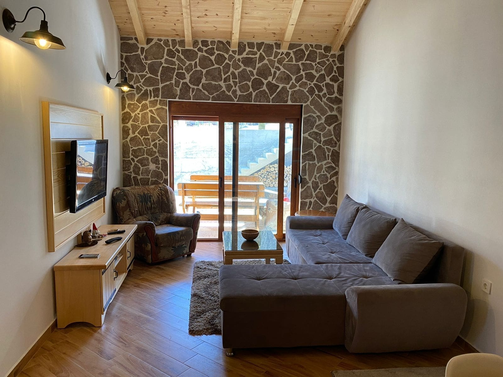 MREproperty (1) Charming House in Serene Vrsuta