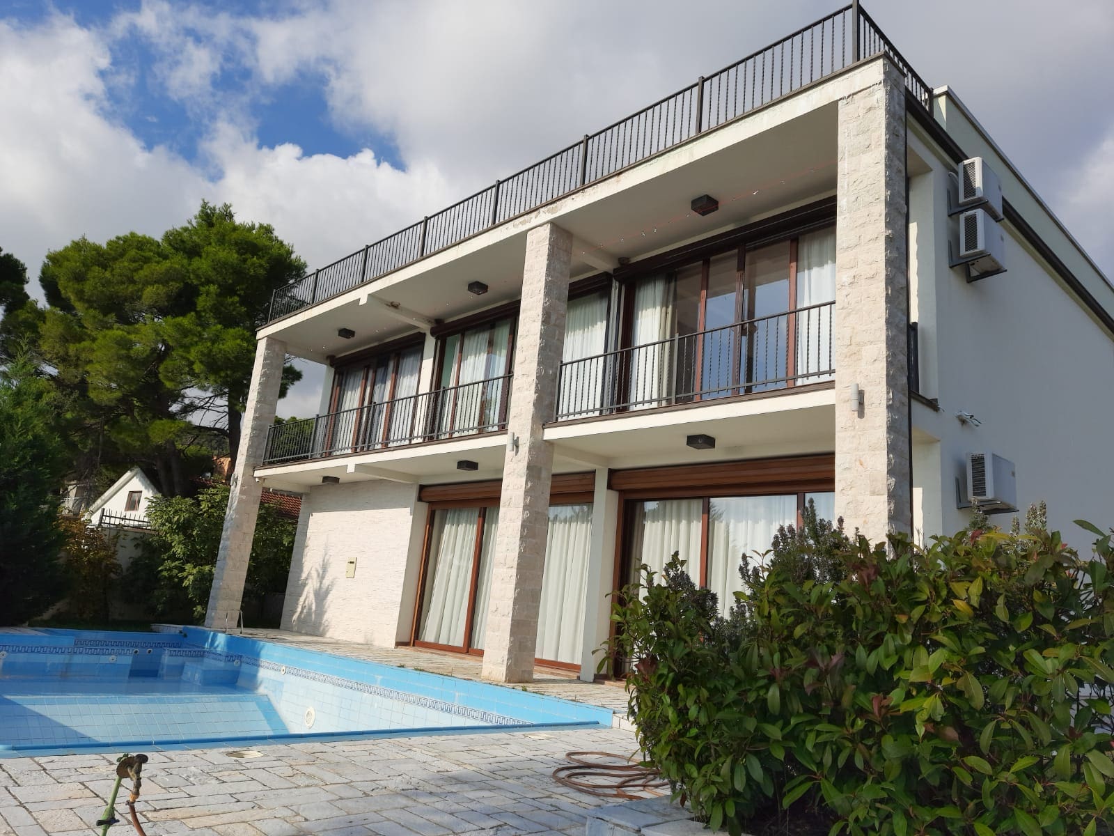 Charming villa with pool and garden