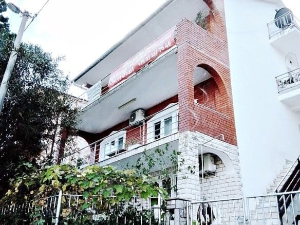 Триповерхова вілла на продаж у Століві