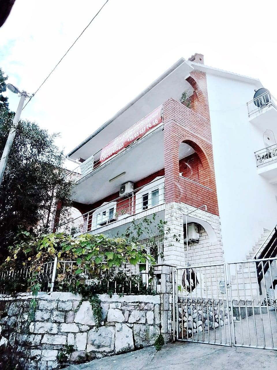 MREproperty (1) Stoliv'de Satılık 3 Katlı Villa