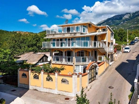 Прибутковий міні-готель на продаж у Бечичах