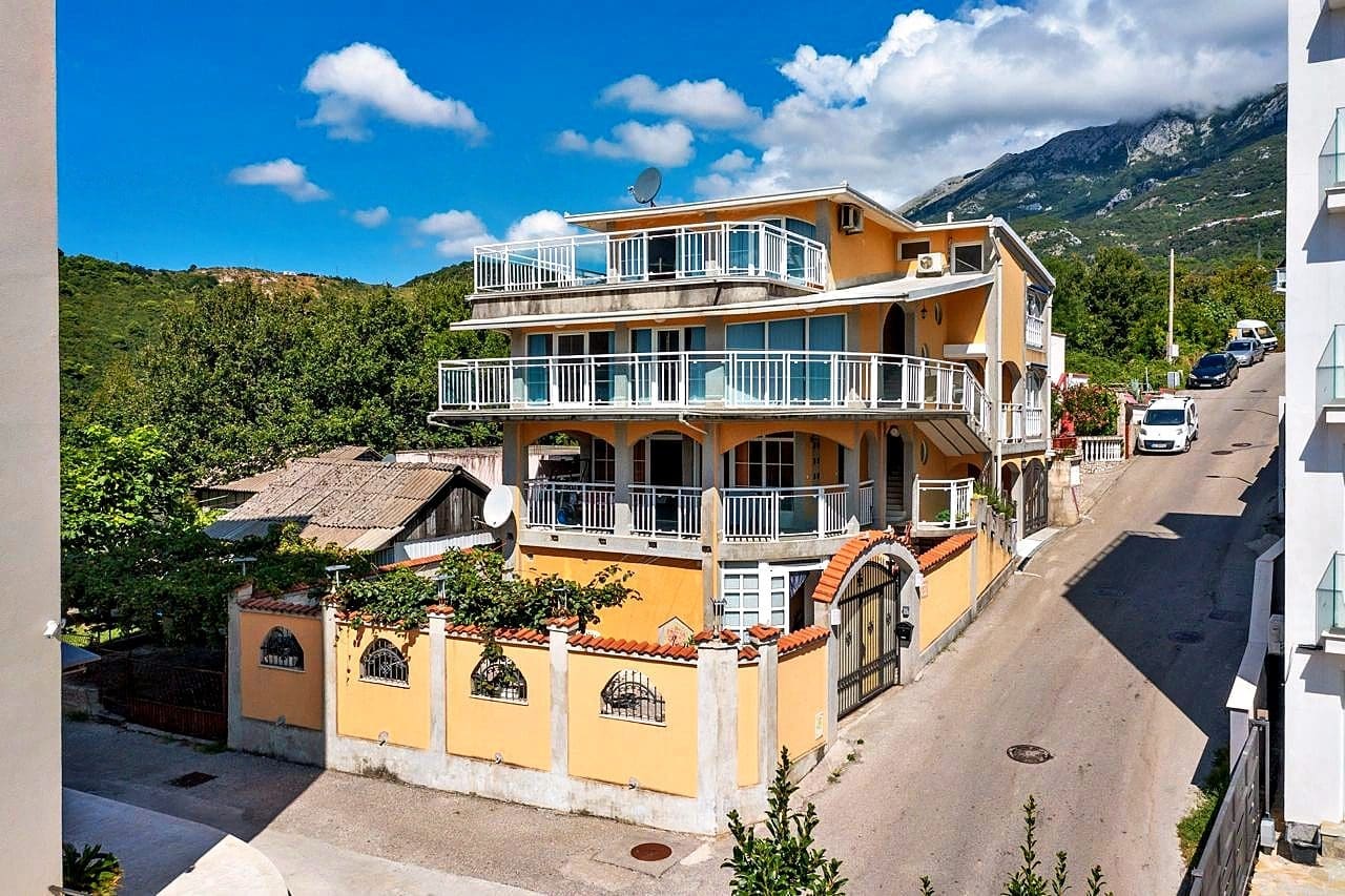 MREproperty (1) Becici'de Satılık Karlı Mini Otel