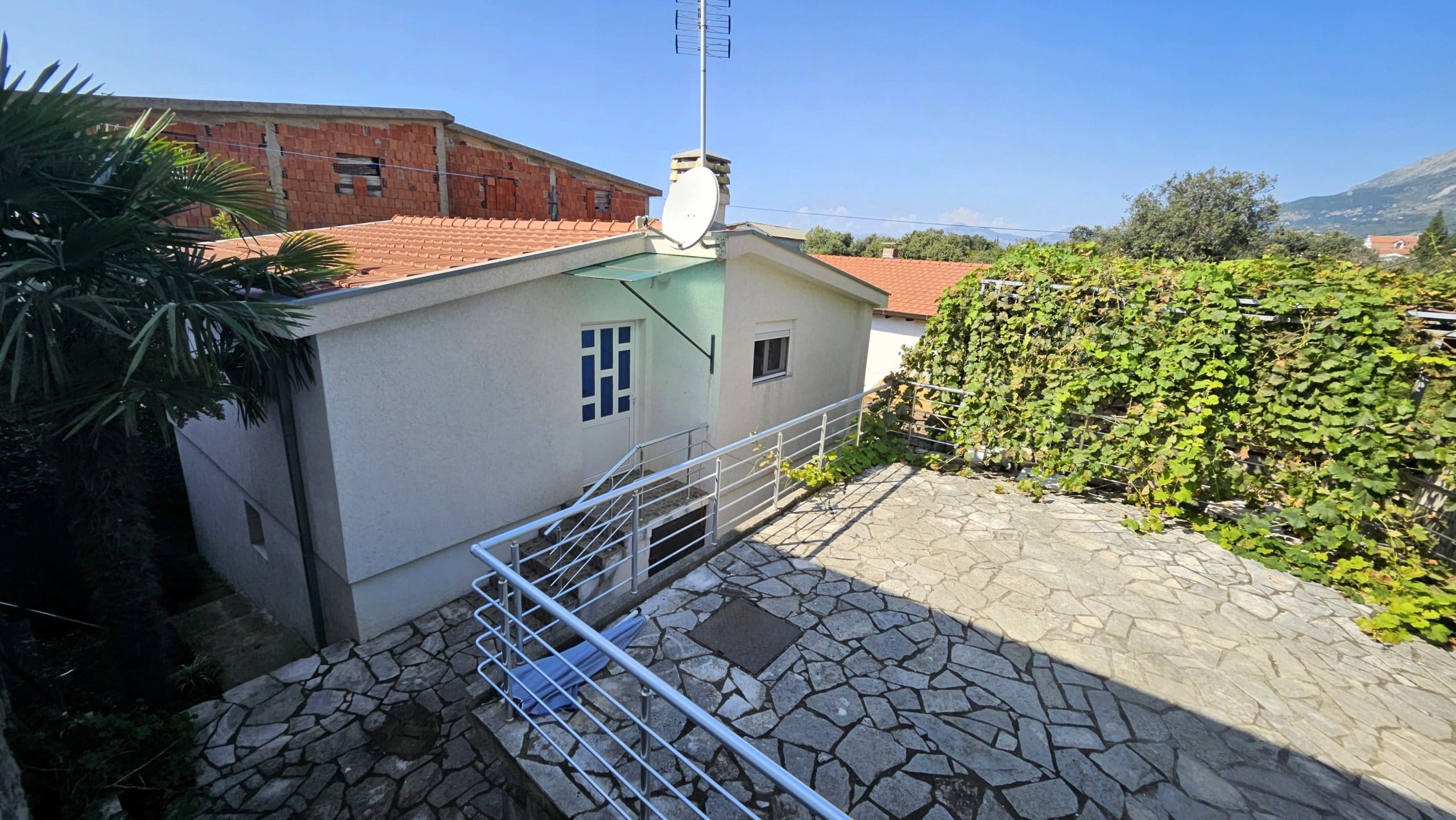 Доступный дом на продажу в Утехе – Бар