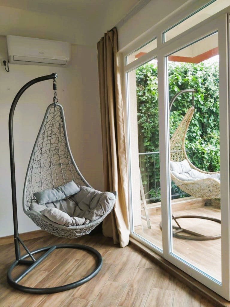 Denizin Huzuru: Bar Riviera'da Sahil Sığınağınız