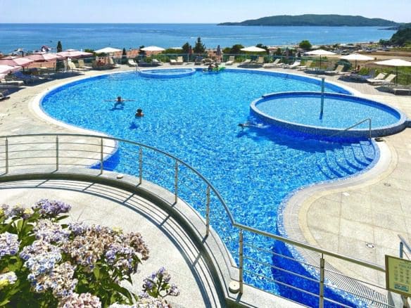 A Premium Apartment In A Complex With A Pool