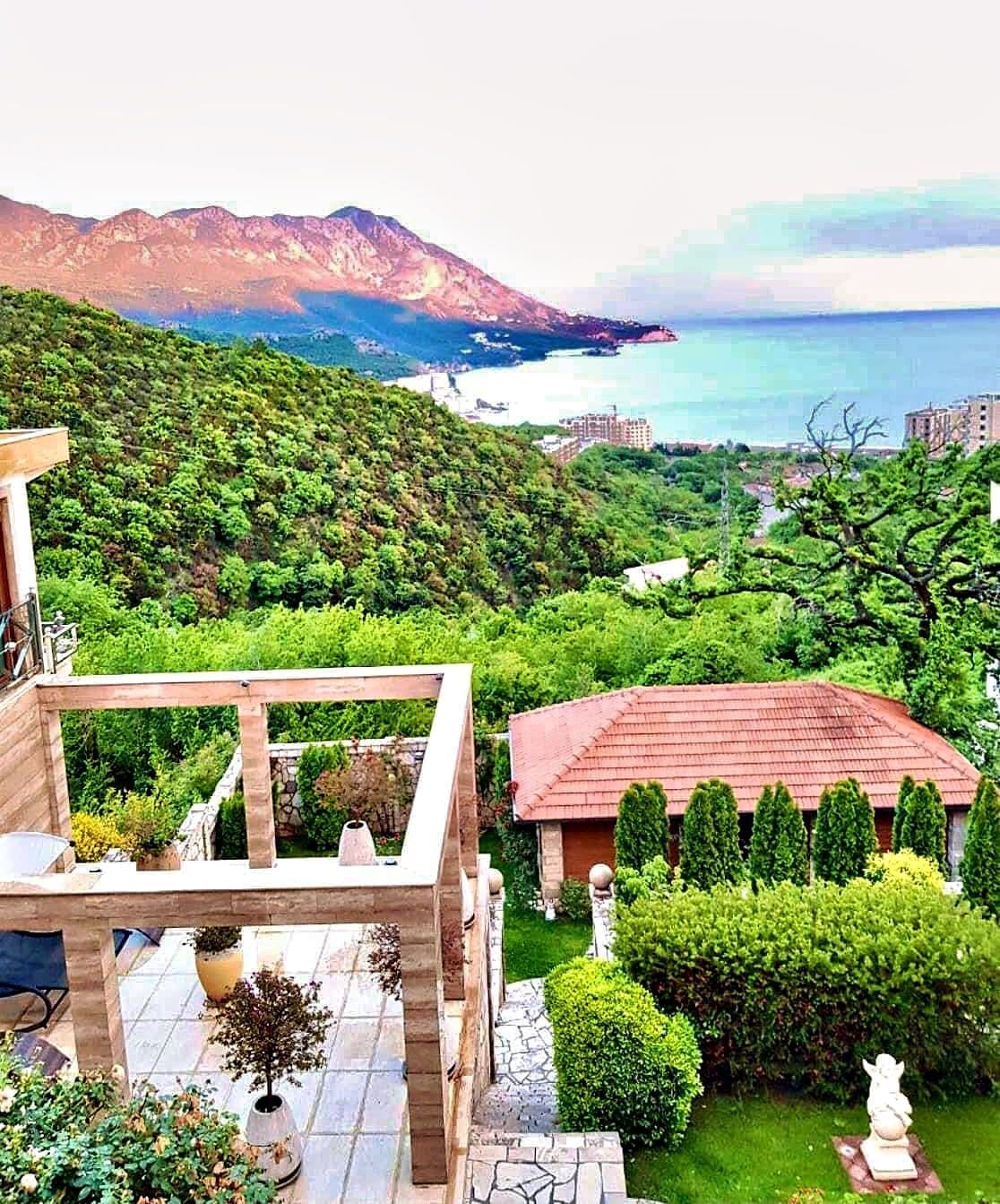 MREproperty (1) Luxurious Villa for Sale in Bečići