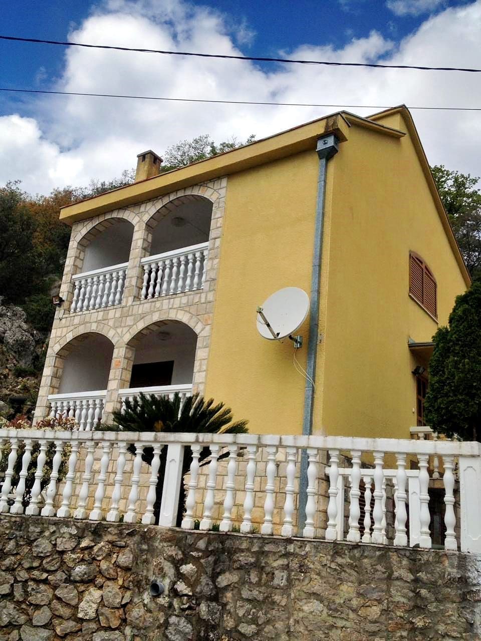 MREproperty (1) Family Three-Story House for Sale in Budva