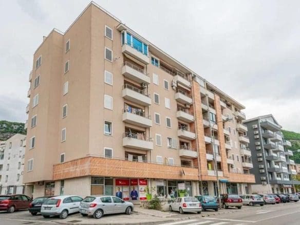 Apartament dwupoziomowy na sprzedaż w Budvie
