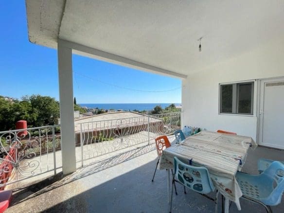 Šarmantni stan na moru u Sutomoru