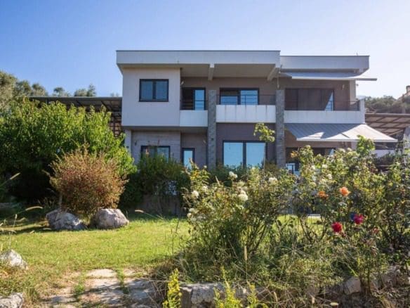 Elegant Residence In Tomba-Bar