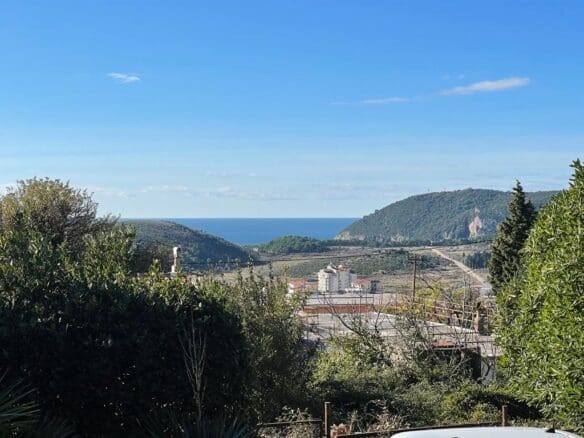 Šarmantan Dom Sa Pogledom Na More U Sutomoru