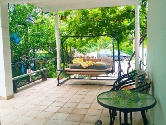 Prostrani trosoban stan u Sutomoru