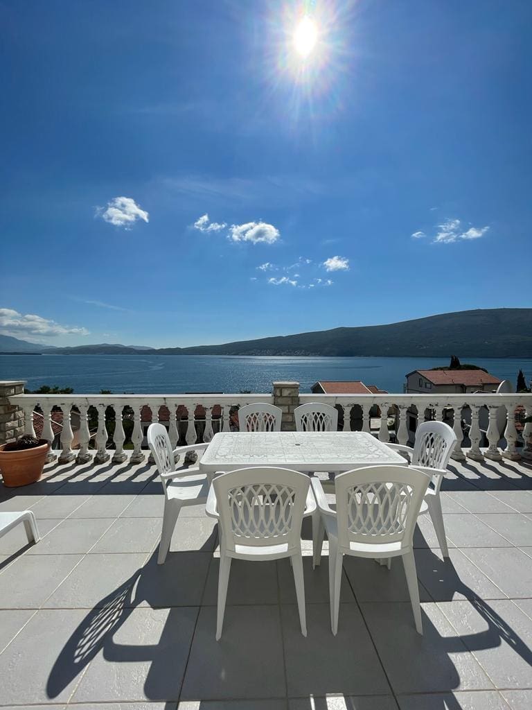 Мрійний будинок та бізнес-можливість у Чорногорії