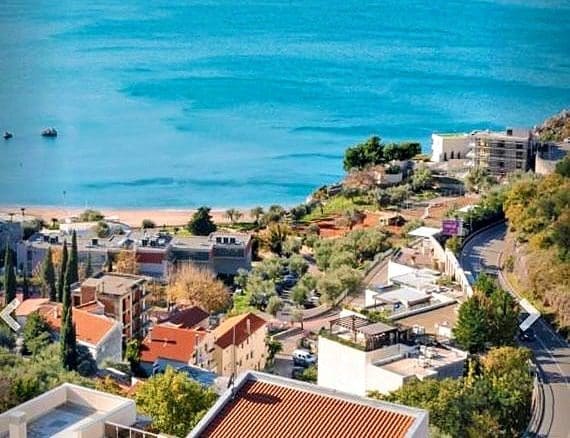Ein geräumiges und luxuriöses Penthouse mit Meerblick in Pržno