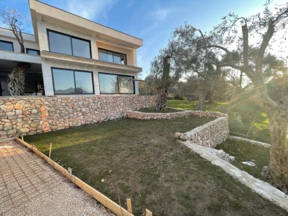 Новый дом с видом на море в Баре