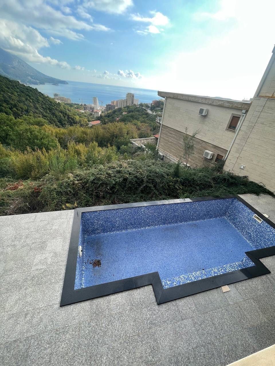 MREproperty (5) mreproperty (5)