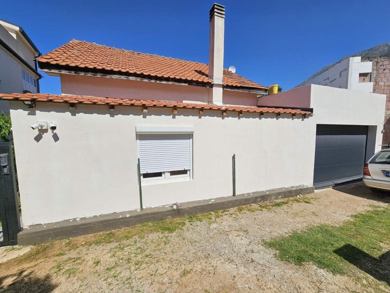 Продаётся дом с 2 спальнями в Добра-Воде