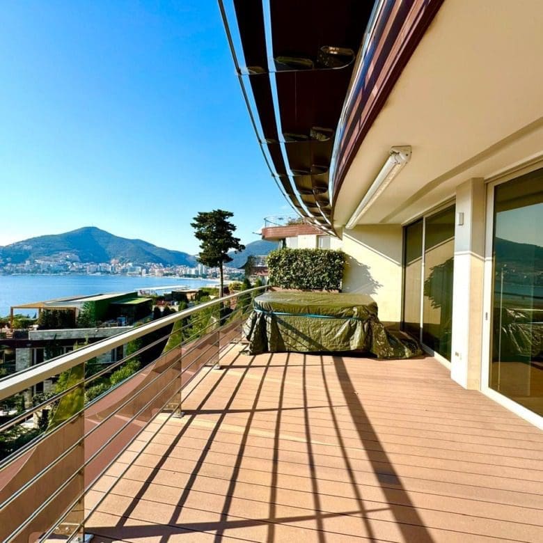 Schöne moderne Wohnungen zu verkaufen in Montenegro mit Blick auf die Adria