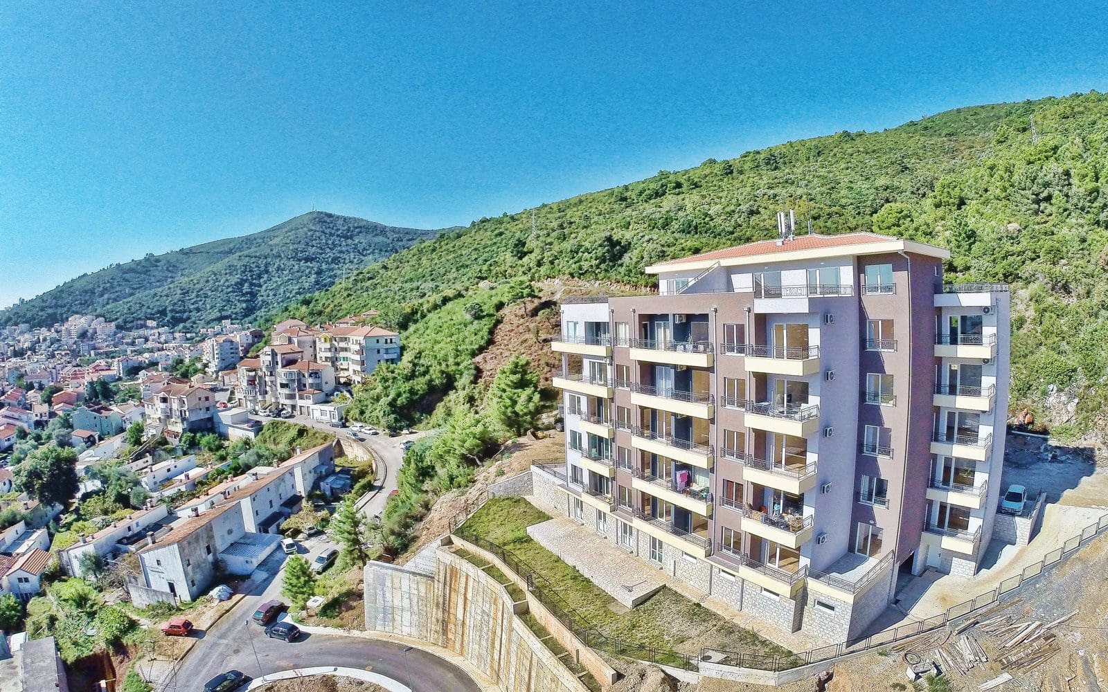 Nowe apartamenty na sprzedaż w Budvie