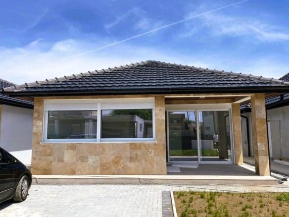 Сучасний будинок на продаж у Доньому Стої