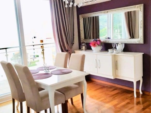 Ekskluzivni penthaus sa panoramskim pogledom na more u Bečićima