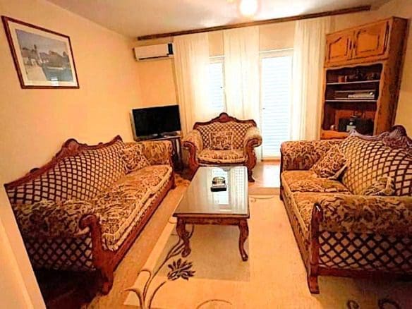 Geräumiges Haus mit Meerblick in Tivat