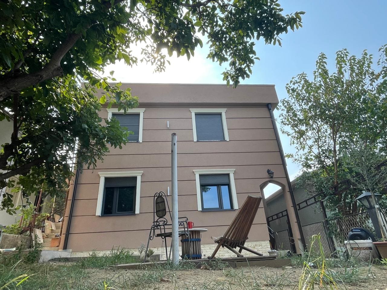 Sutomore'de Geniş Deniz Manzaralı Ev Satılık