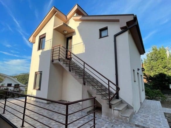 Будинок з видом на море в Утєсі