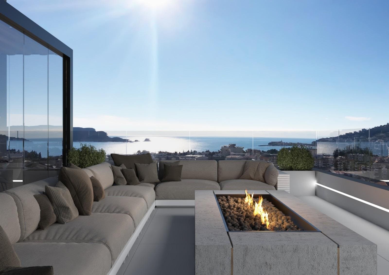 Budva'da Panoramik Manzaralı Lüks Penthouse