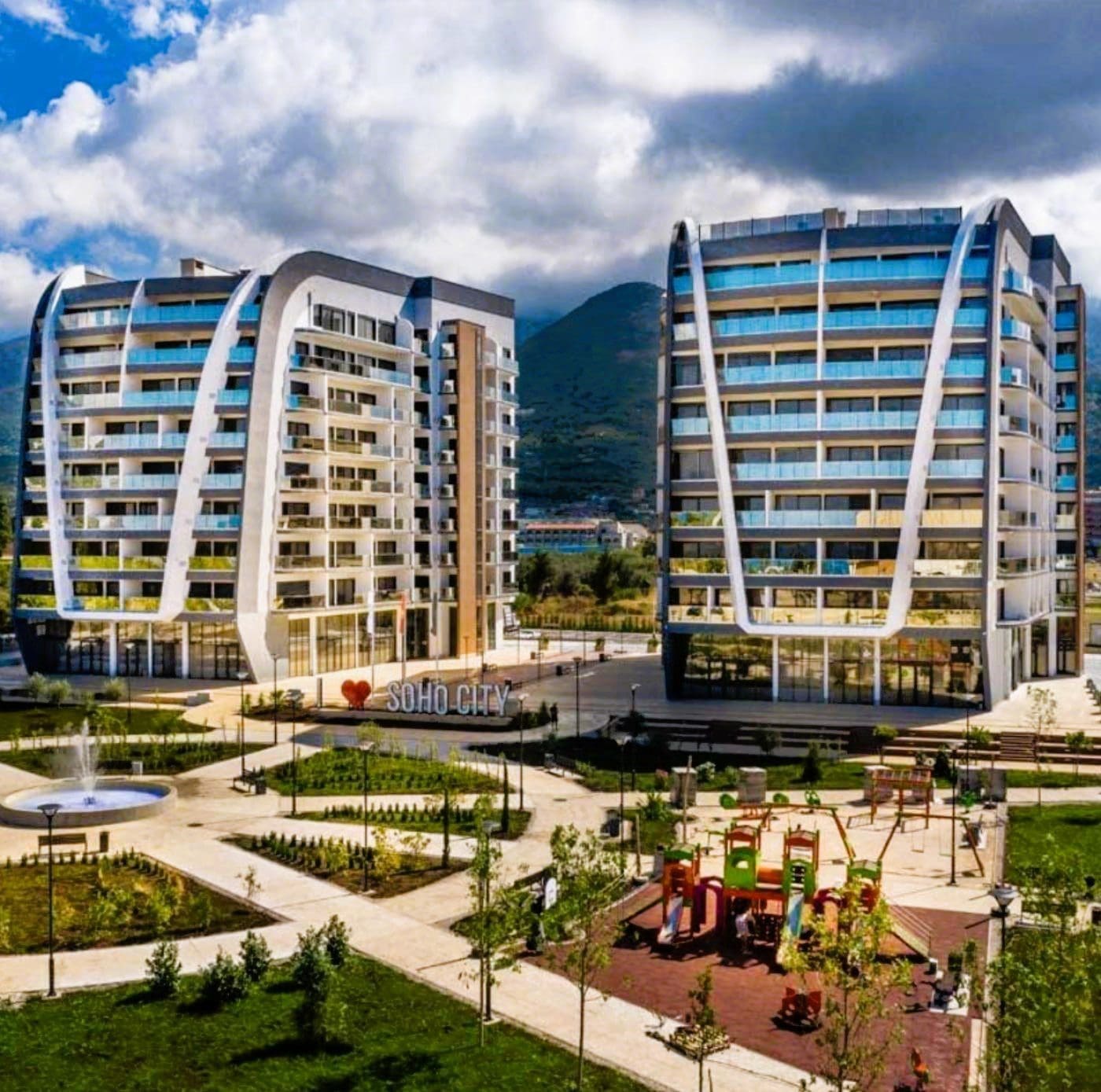 Prostrani dvoiposoban stan na prodaju u Soho City