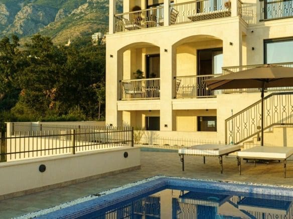 Reževići-Skočidjevojka'da Lüks Villa Zoe