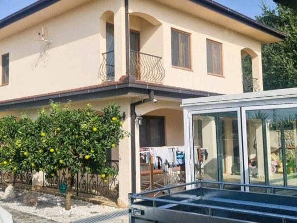 Вилла на продажу в Баре, Черногория