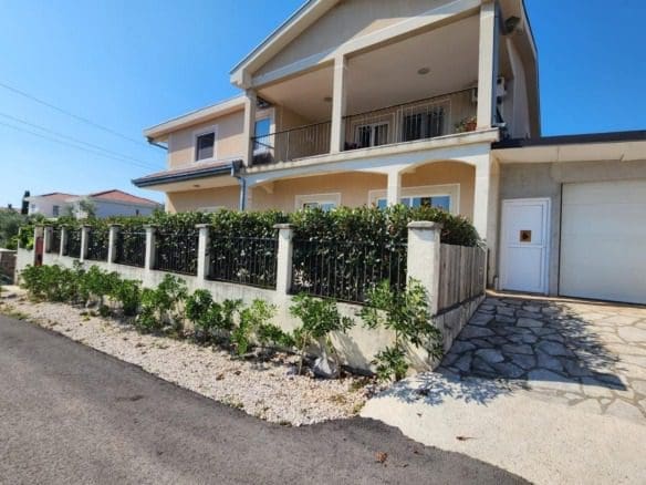 Häuser zum Verkauf in Tivat