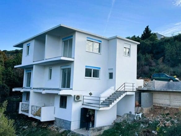 Квартири з видом на море в Утєсі