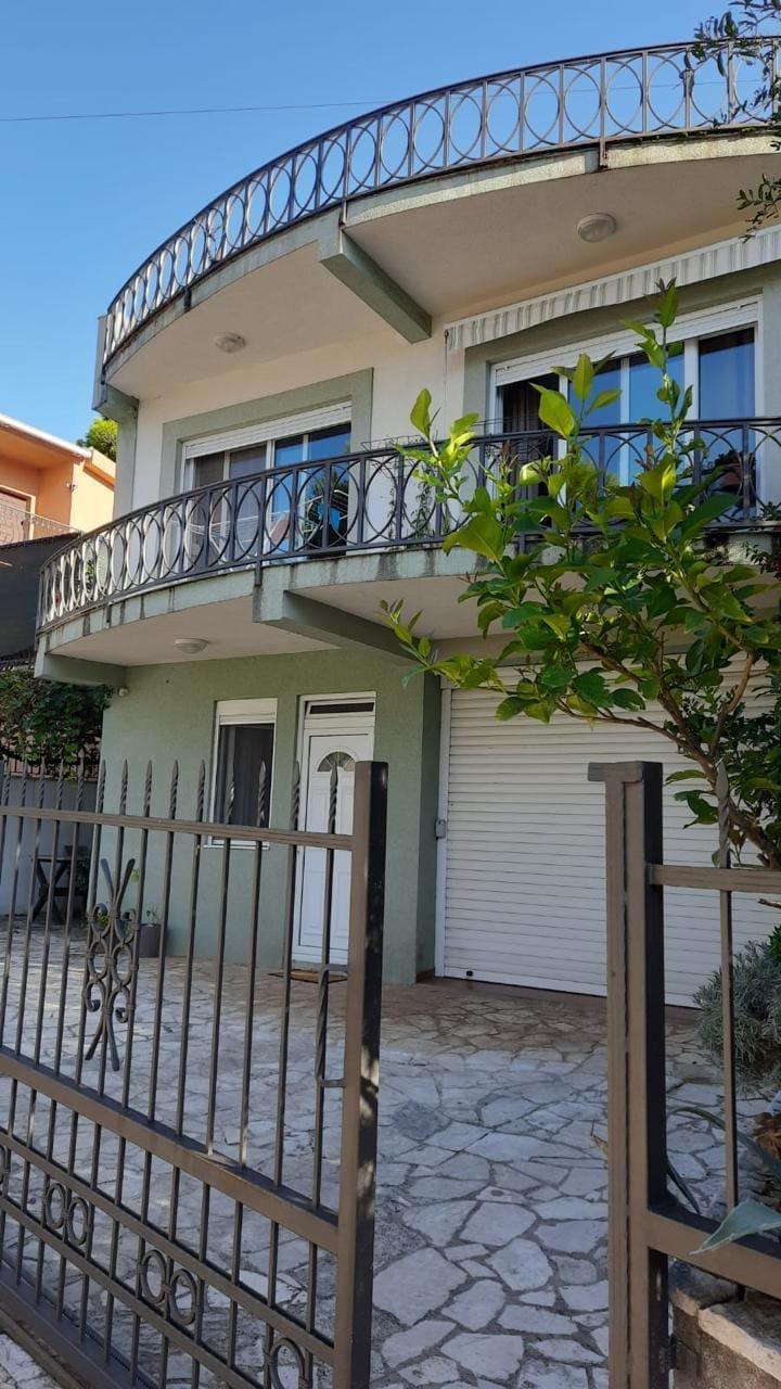 Udomljena kuća u Zelenom pojasu Bara