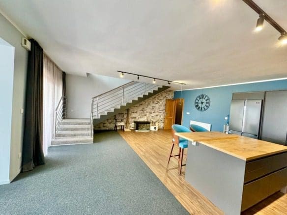 Luksusowy apartament dwupoziomowy z widokiem na morze w Budva Lazi