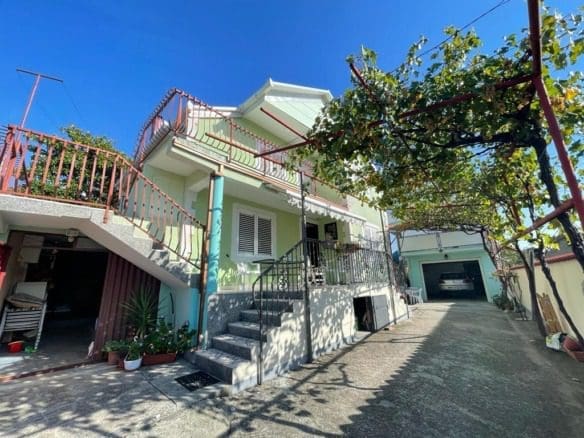 Уютный дом с 4 спальнями в продаже в Бьелиши, Бар