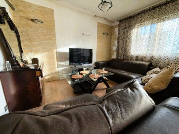 Очаровательный 4-спальный дом в Сутоморе с видом на море