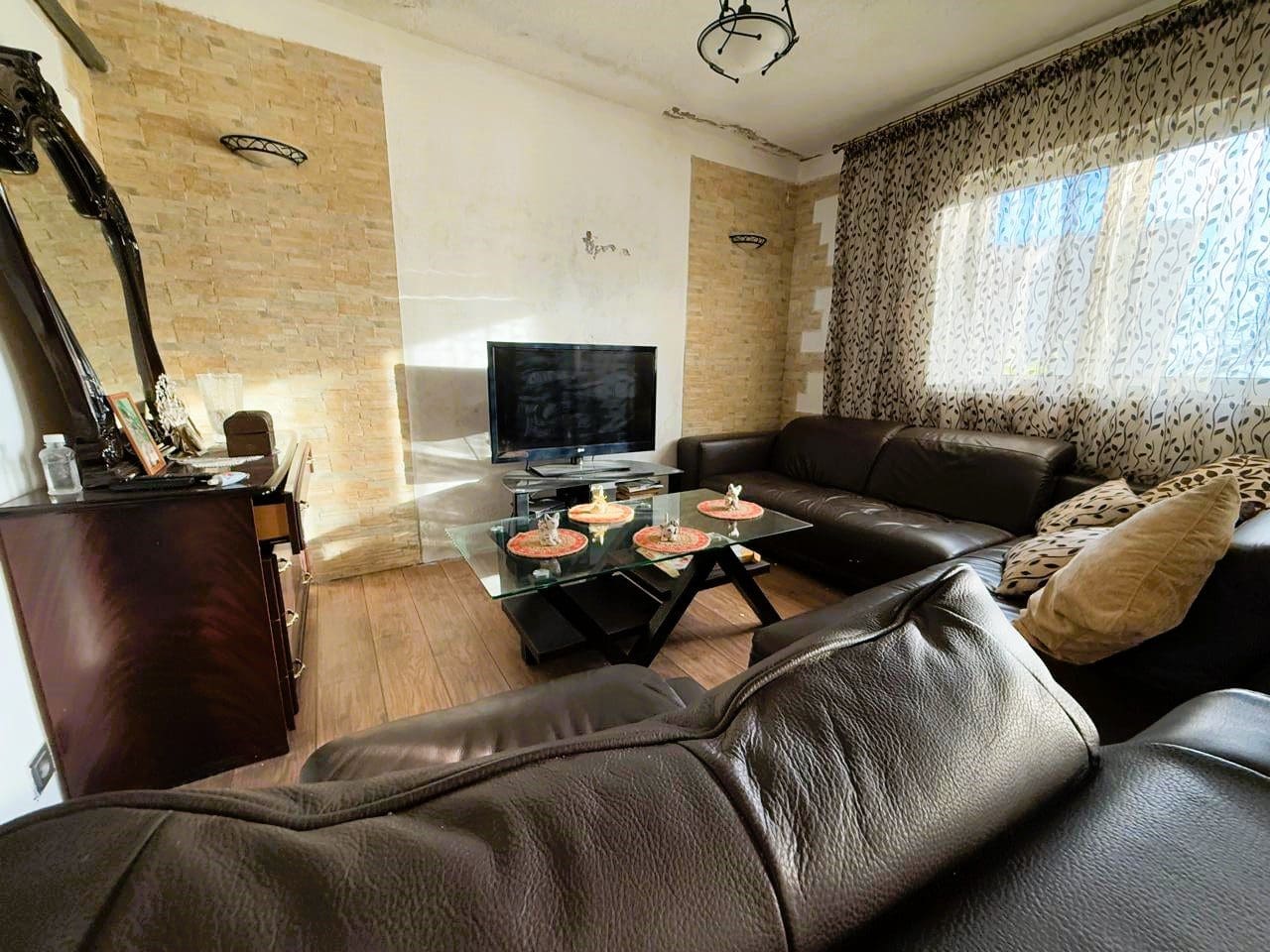 Очаровательный 4-спальный дом в Сутоморе с видом на море