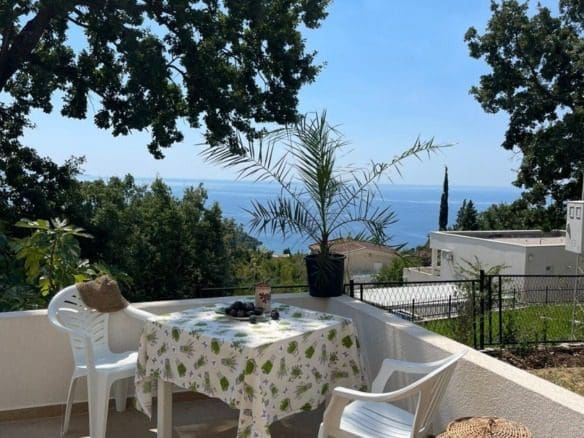 Современный дом на продажу в Сутоморе