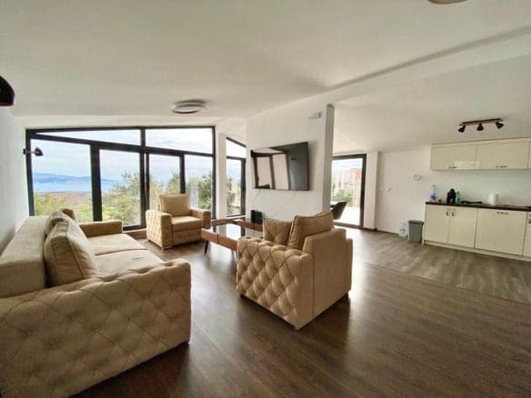 Вилла на продажу в Сутоморе